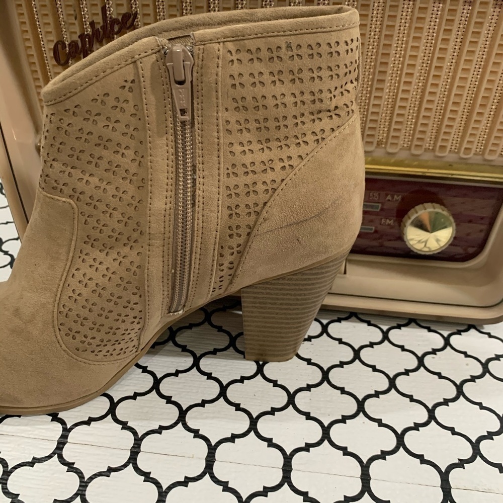 American Rag Aria Perforated Booties - Picture 6 of 8